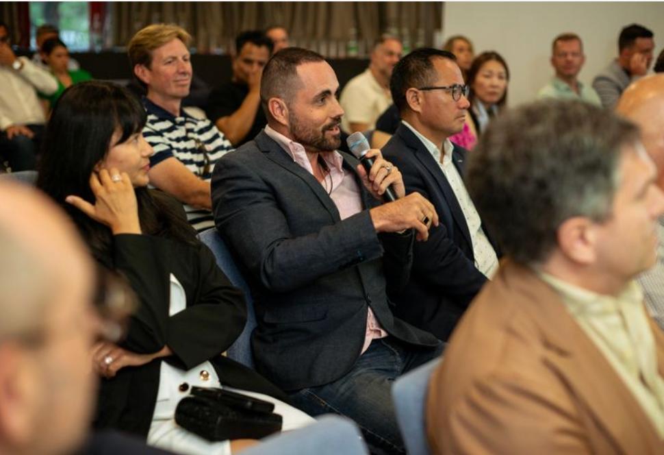Investor asking a question during Q&A